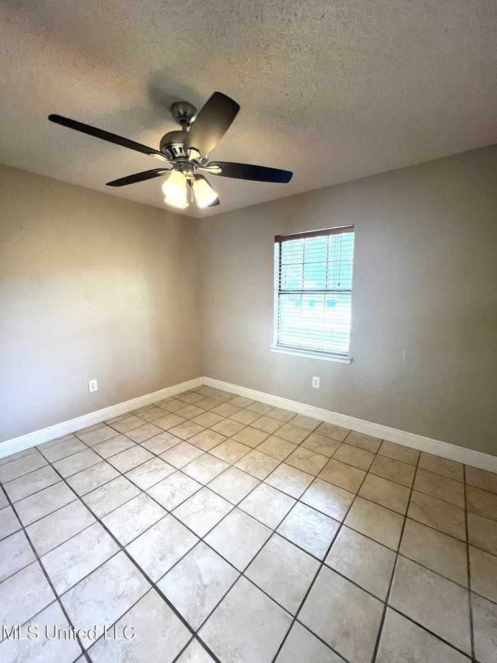 3401 54th Ave - Photo 6 of 8