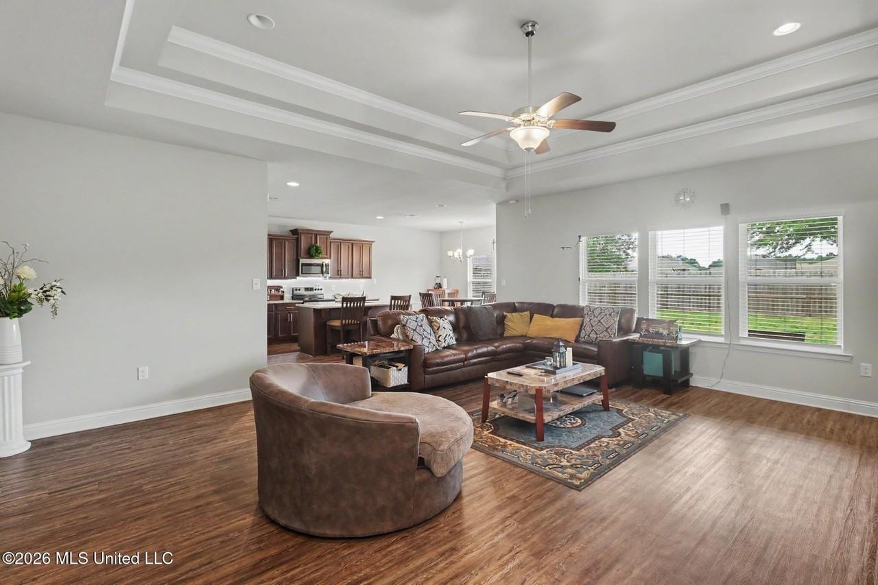 10784 Chapelwood Dr - Photo 4 of 28