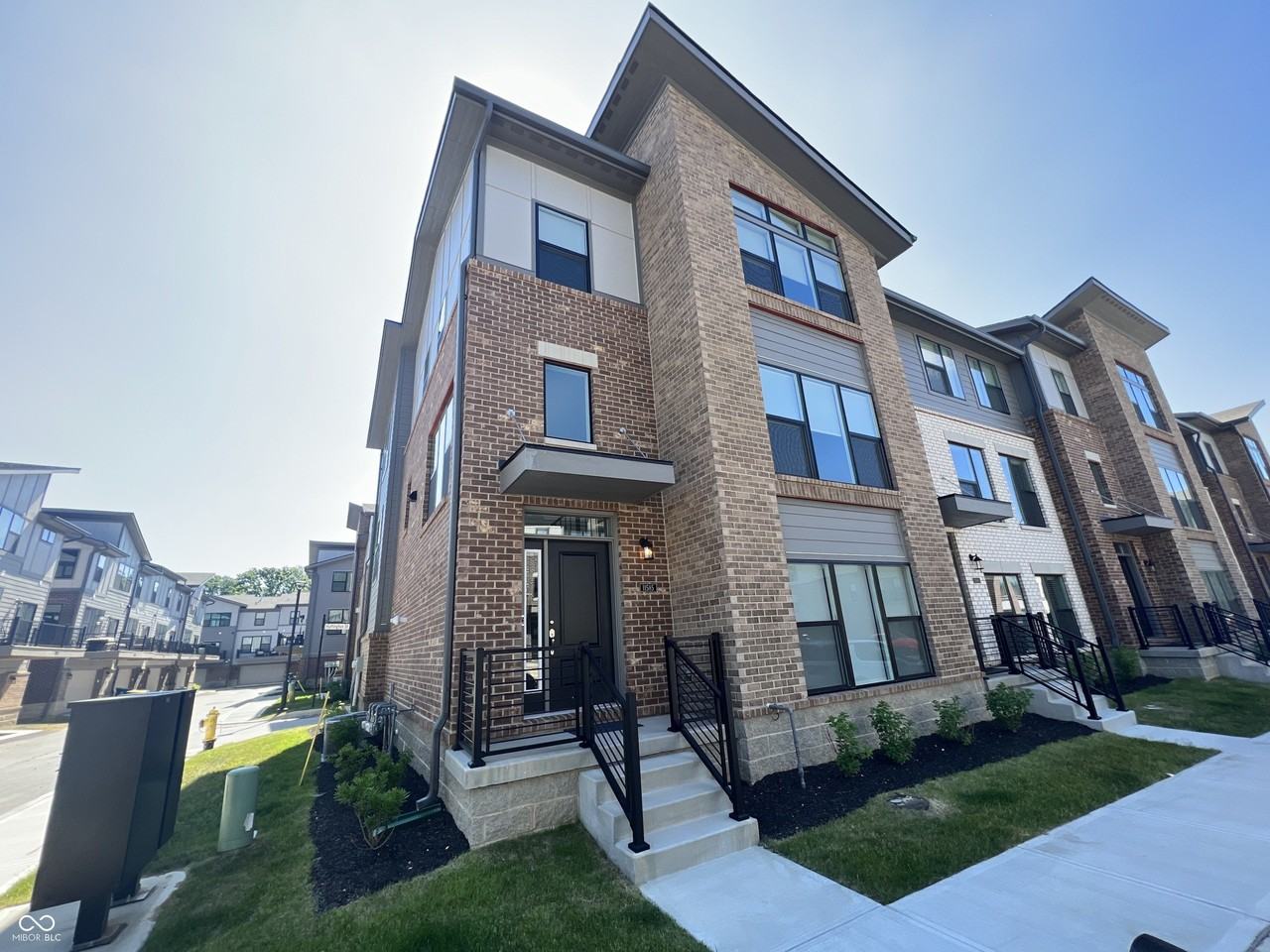 11585 Fulham St - Photo 2 of 22