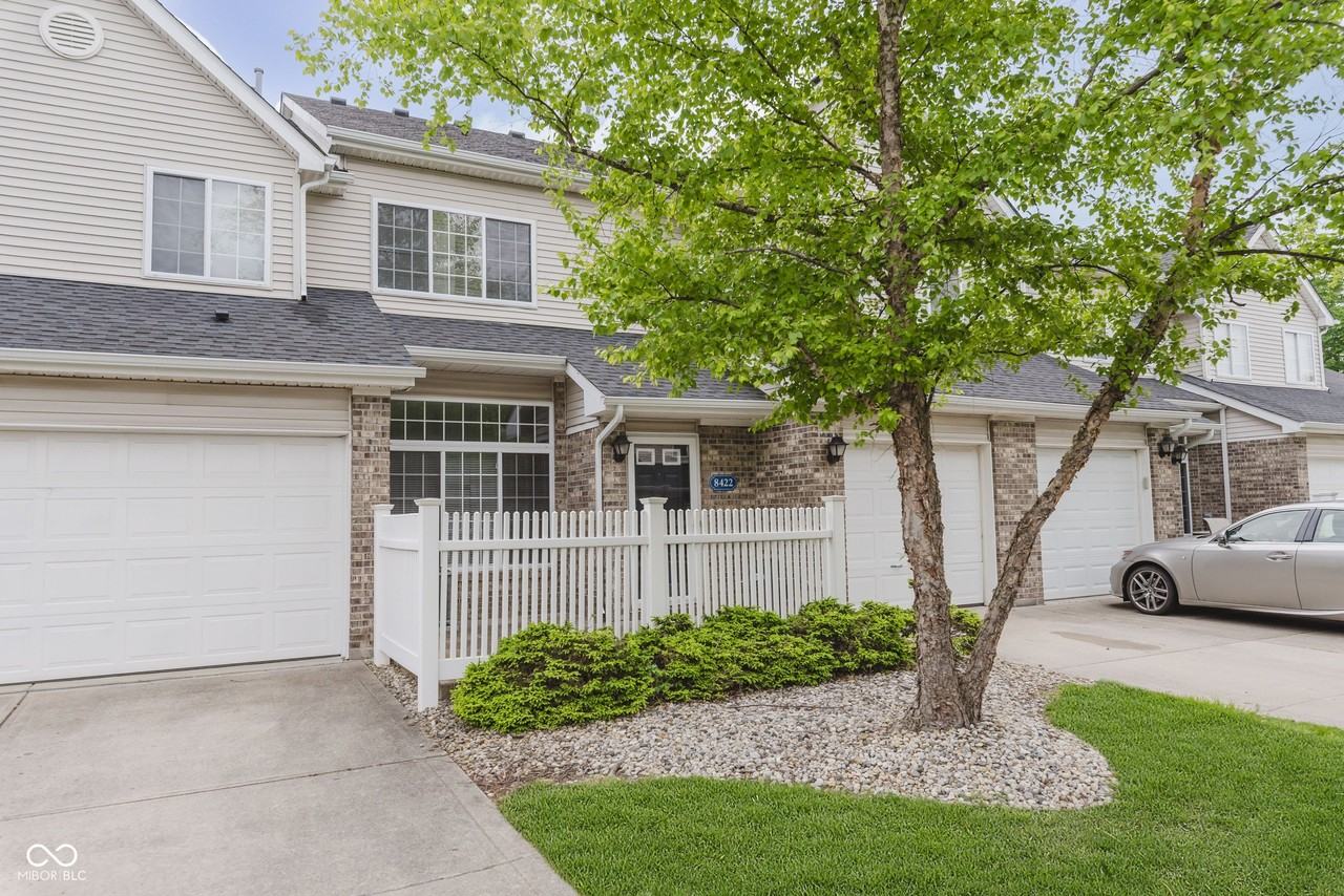 8422 Enclave Blvd - Photo 2 of 24