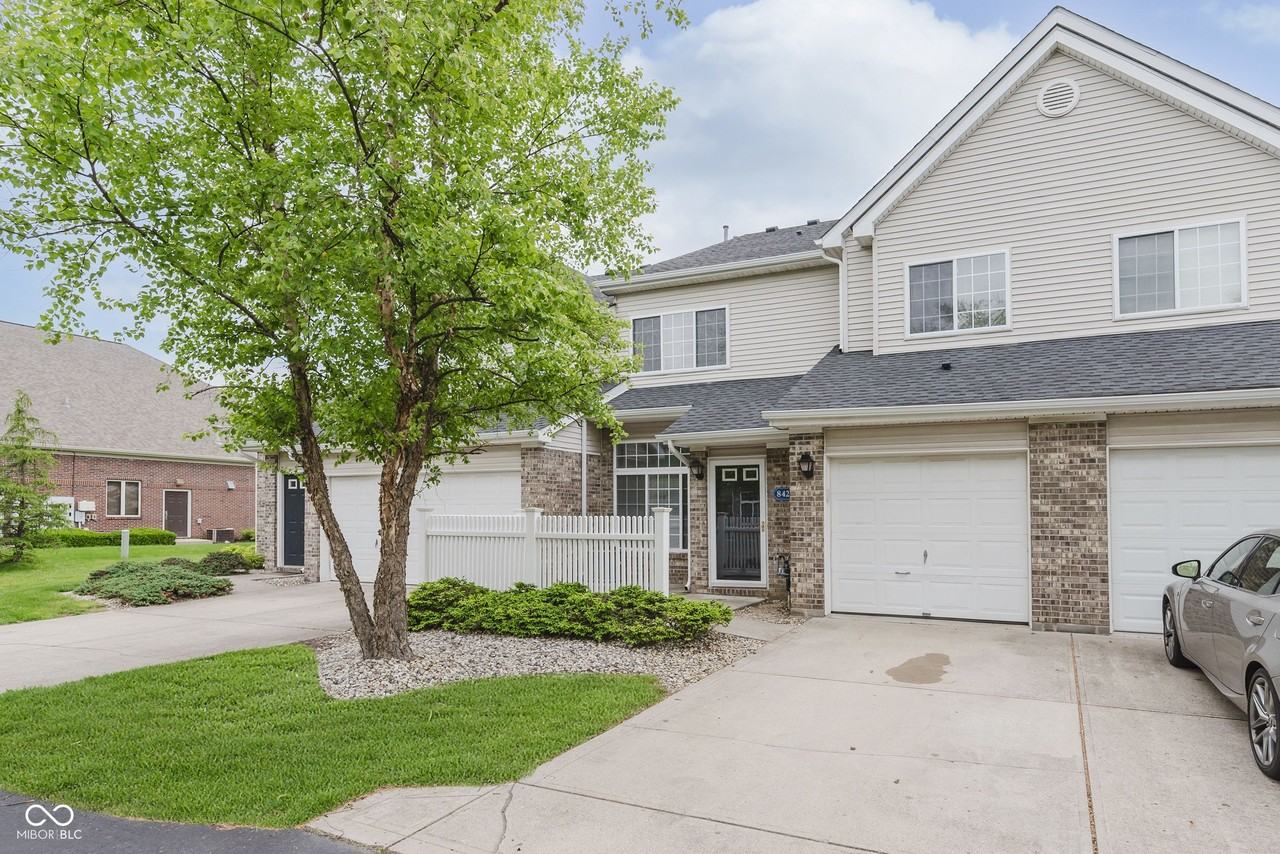 8422 Enclave Blvd - Photo 3 of 24