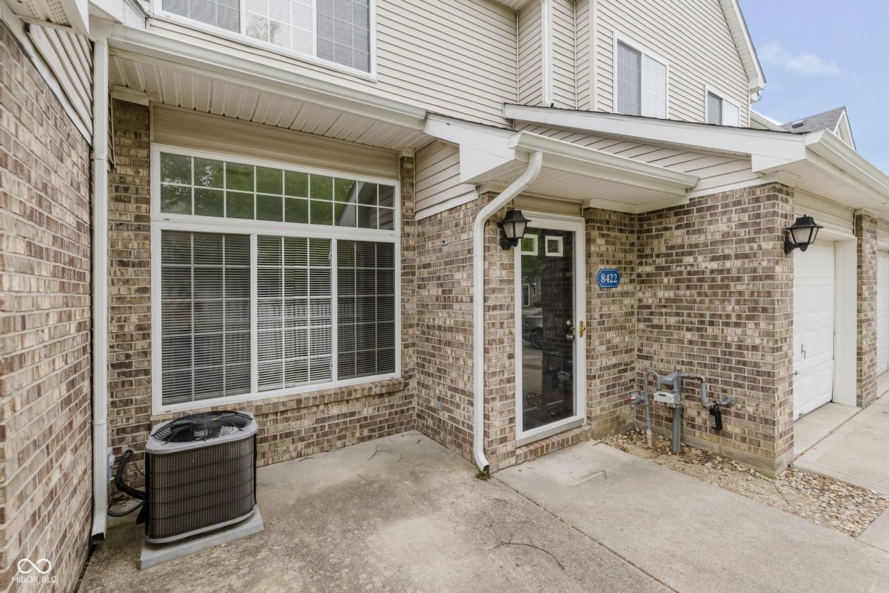 8422 Enclave Blvd - Photo 4 of 24