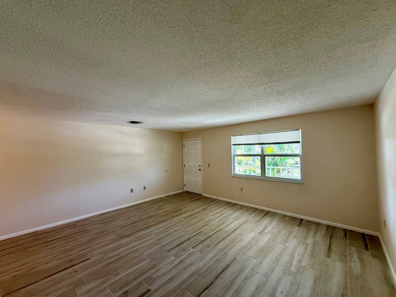 603 Sw 35th St #603APT9 - Photo 3 of 25