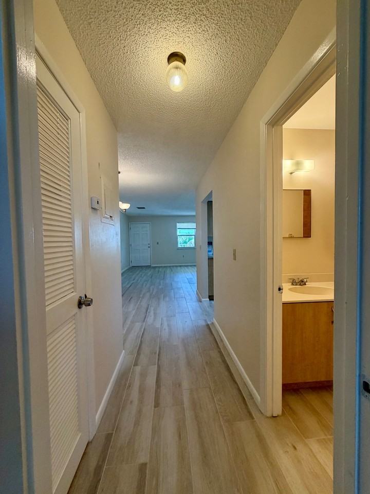 603 Sw 35th St #603APT9 - Photo 6 of 25