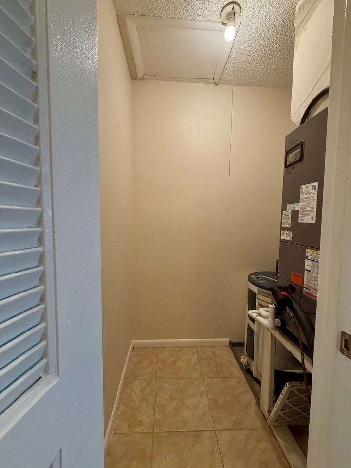 603 Sw 35th St #603APT9 - Photo 7 of 25