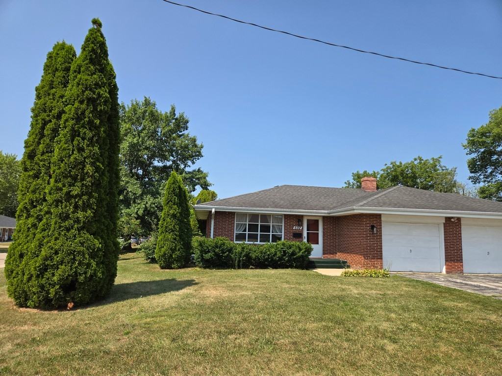 592 Donna Dr #592 - Photo 2 of 21