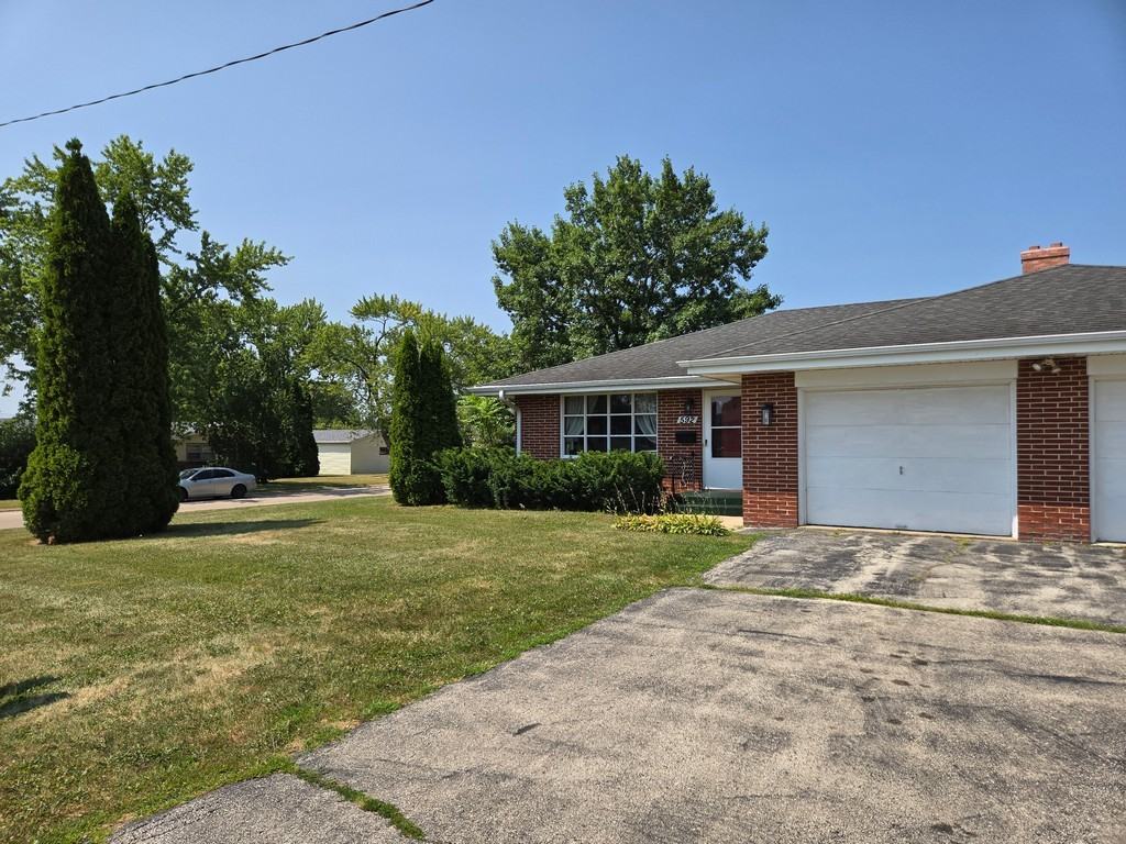 592 Donna Dr #592 - Photo 3 of 21