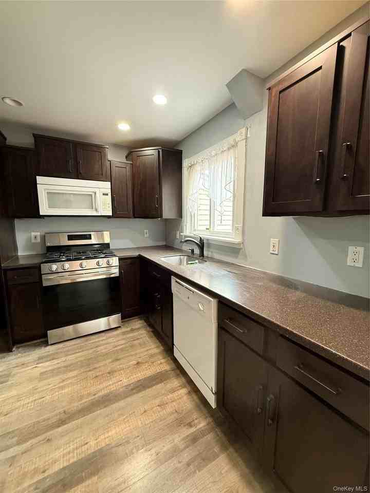 6 Gateway - Photo 5 of 16