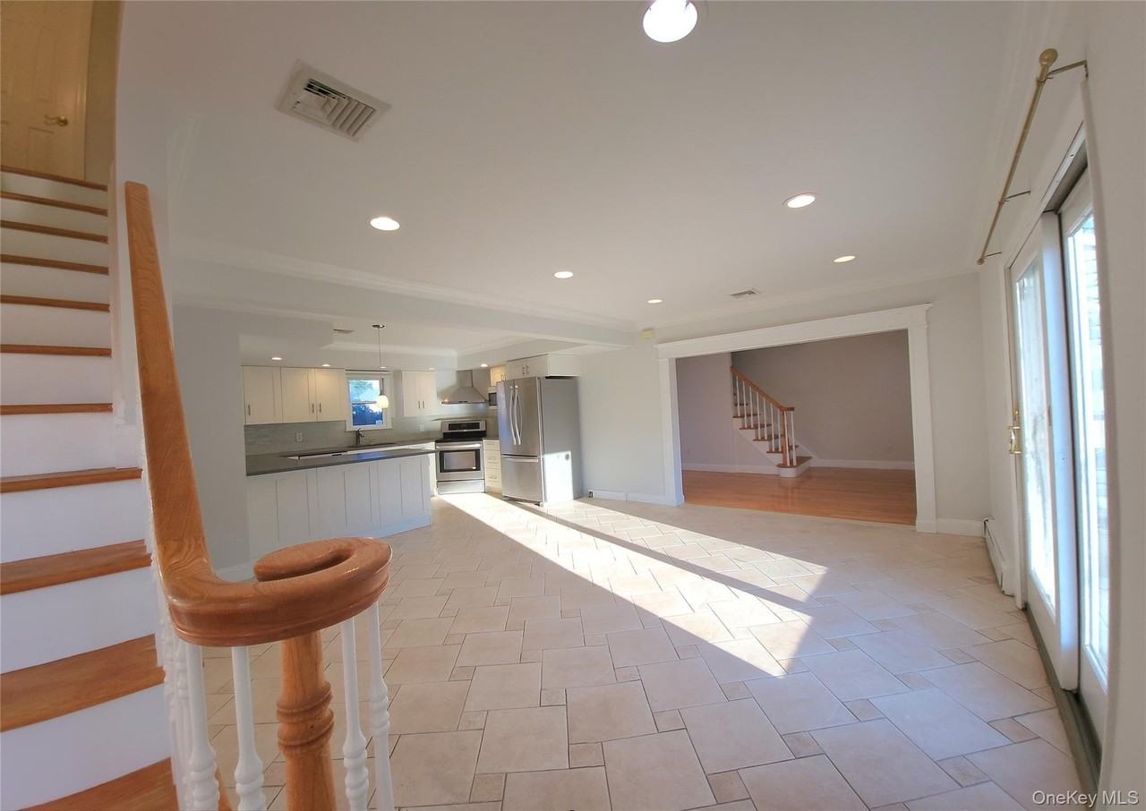 34 Arch Ln - Photo 3 of 24