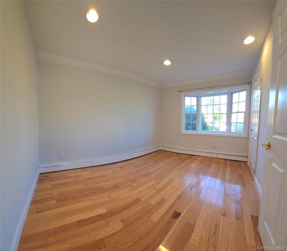 34 Arch Ln - Photo 7 of 24