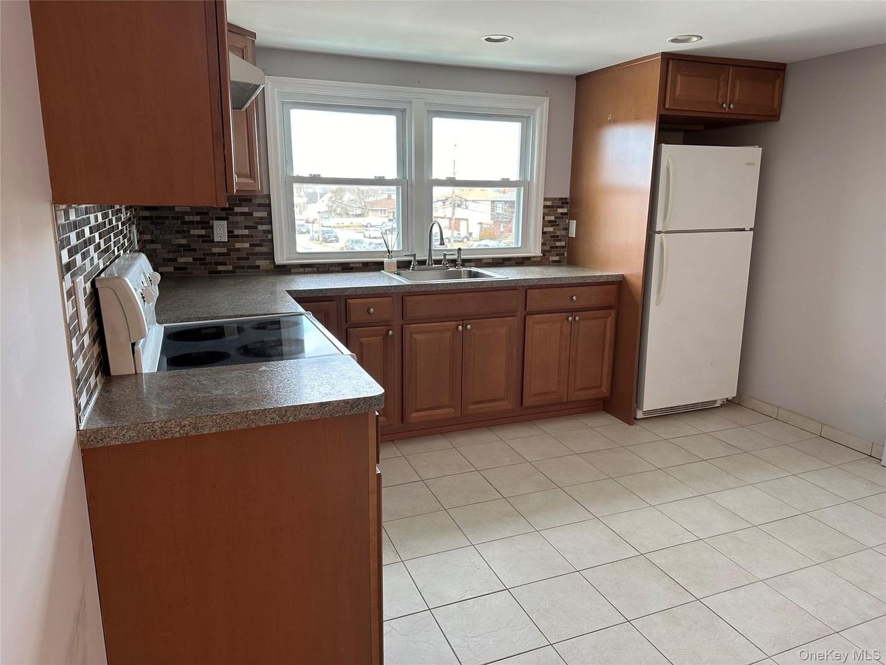 360 West Dr - Photo 3 of 15