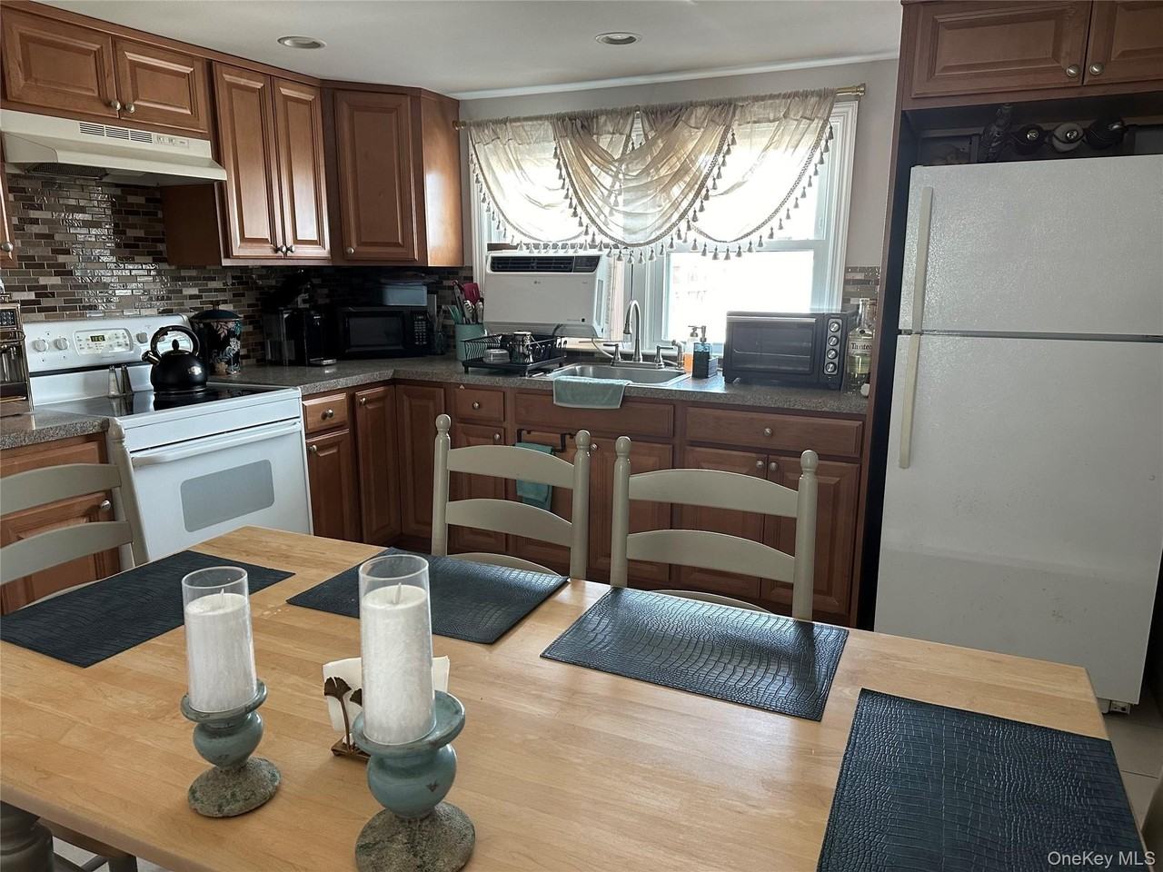 360 West Dr - Photo 4 of 15