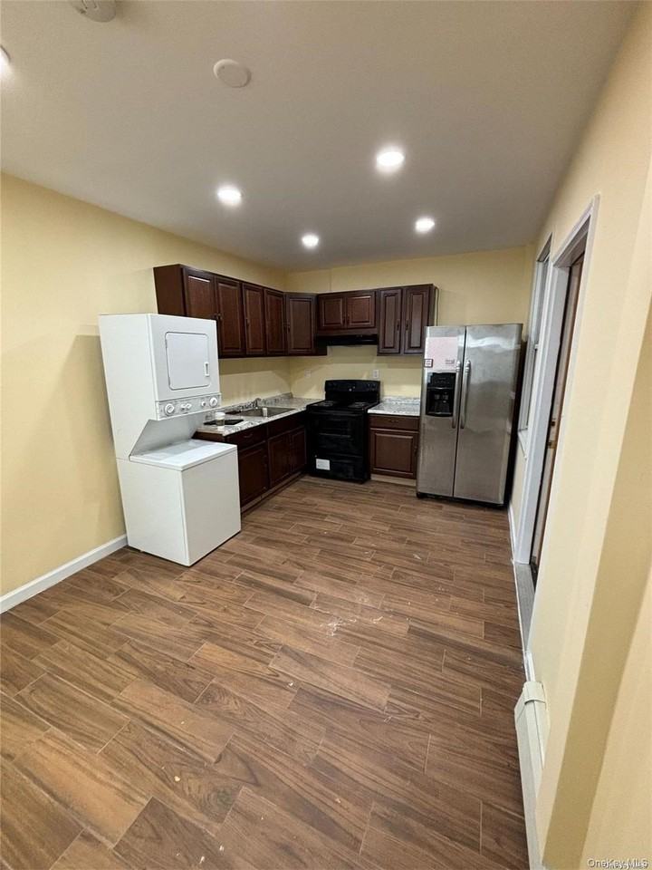 720 Fairview Ave - Photo 2 of 8