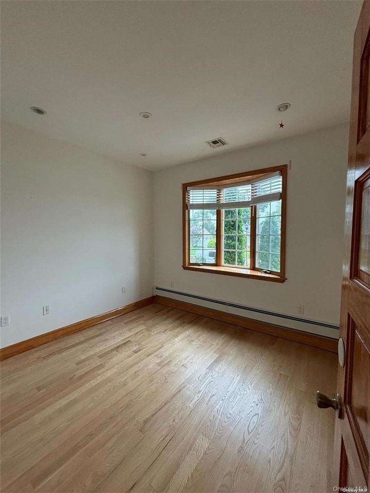 720 Fairview Ave - Photo 5 of 8