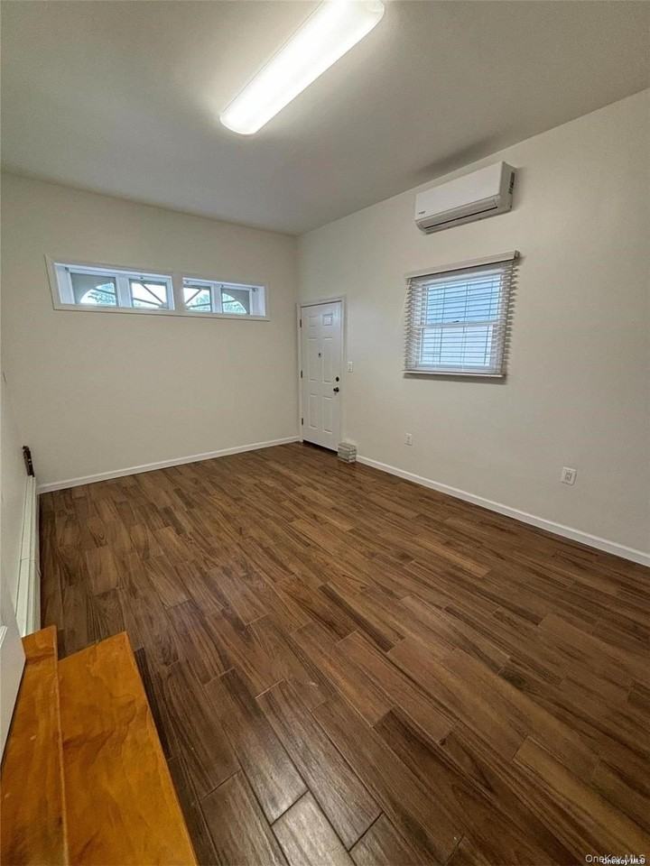 720 Fairview Ave - Photo 6 of 8