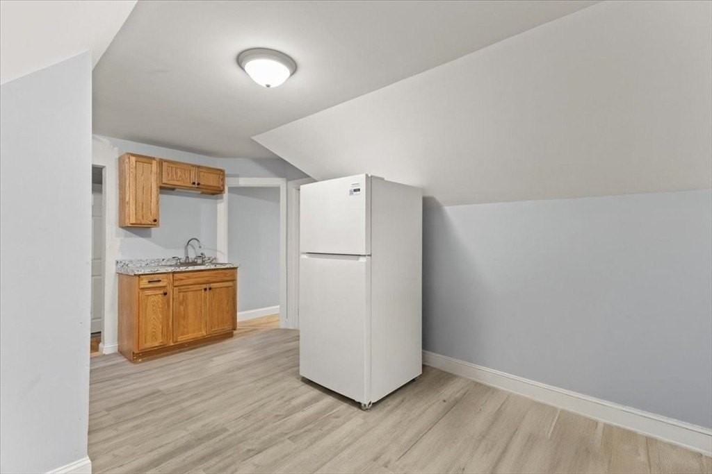 60 Calmar St #3 - Photo 3 of 12