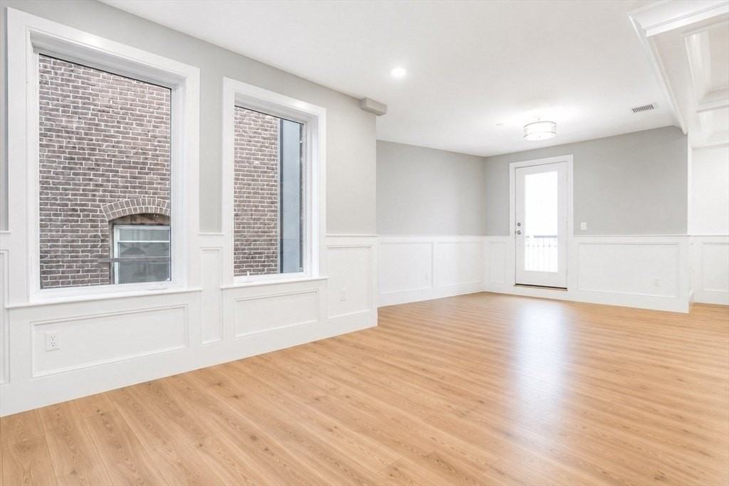 261 Washington St #3 - Photo 5 of 14