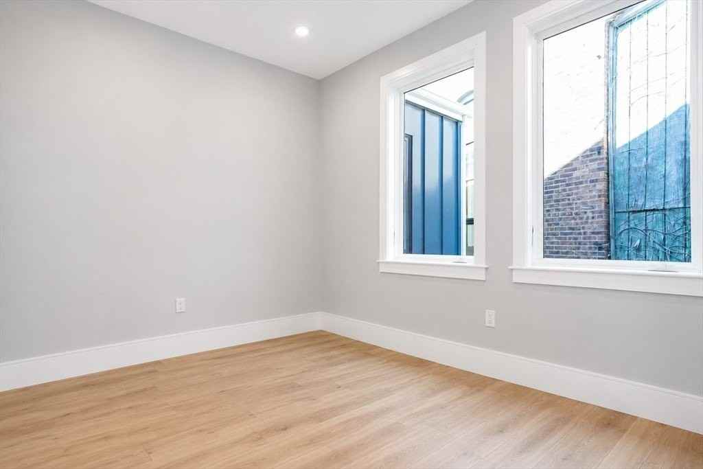 261 Washington St #3 - Photo 7 of 14