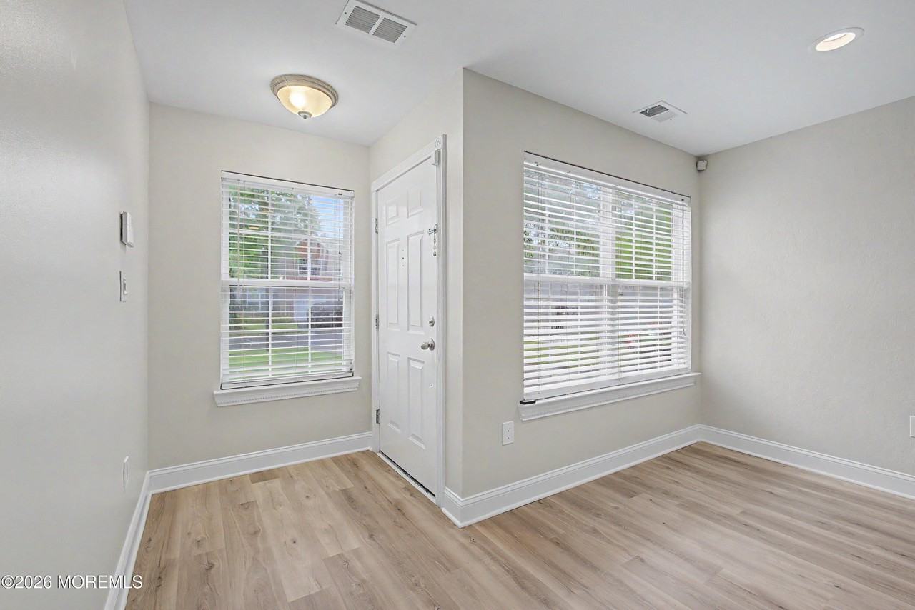 77 Picket Pl - Photo 2 of 29
