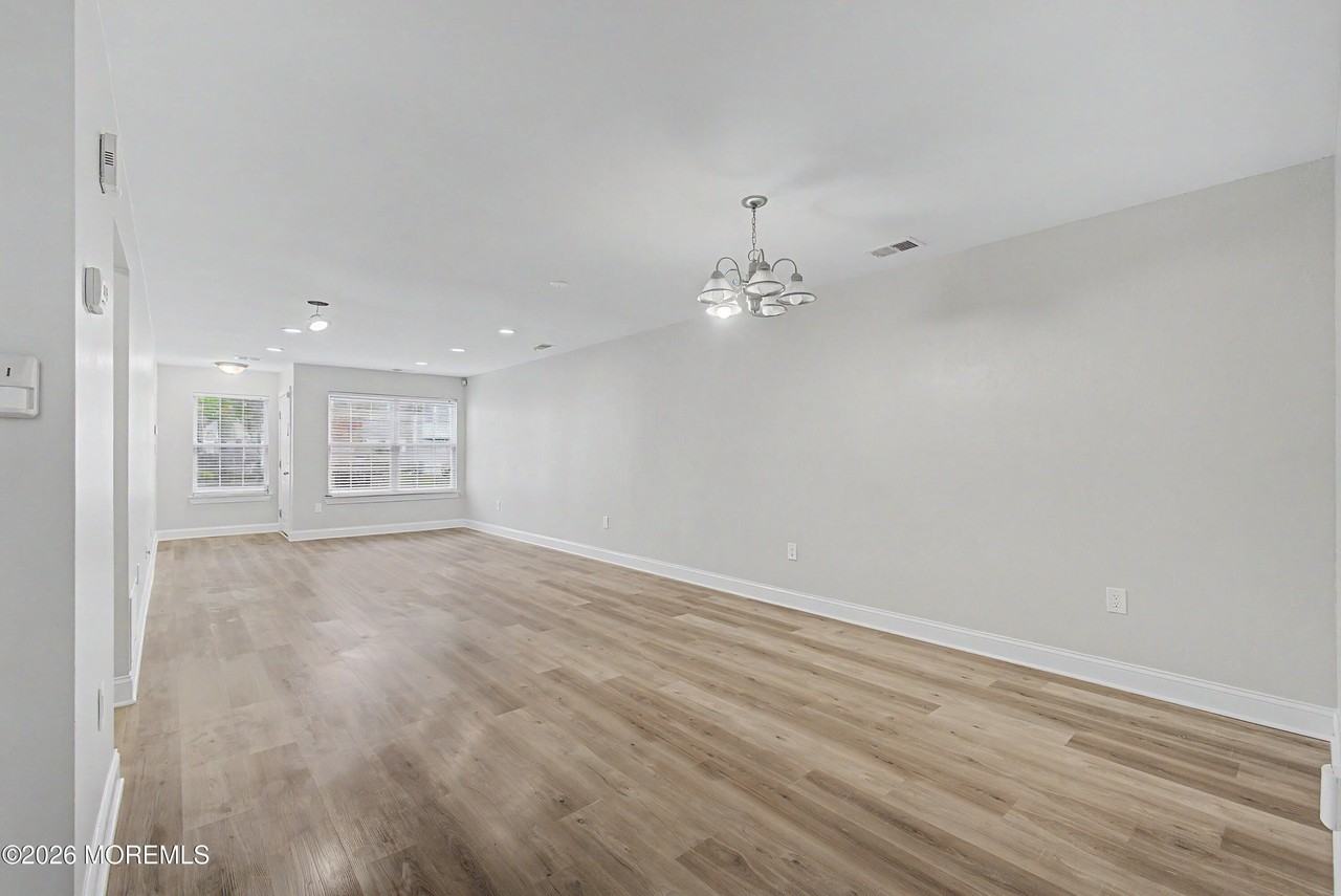 77 Picket Pl - Photo 6 of 29