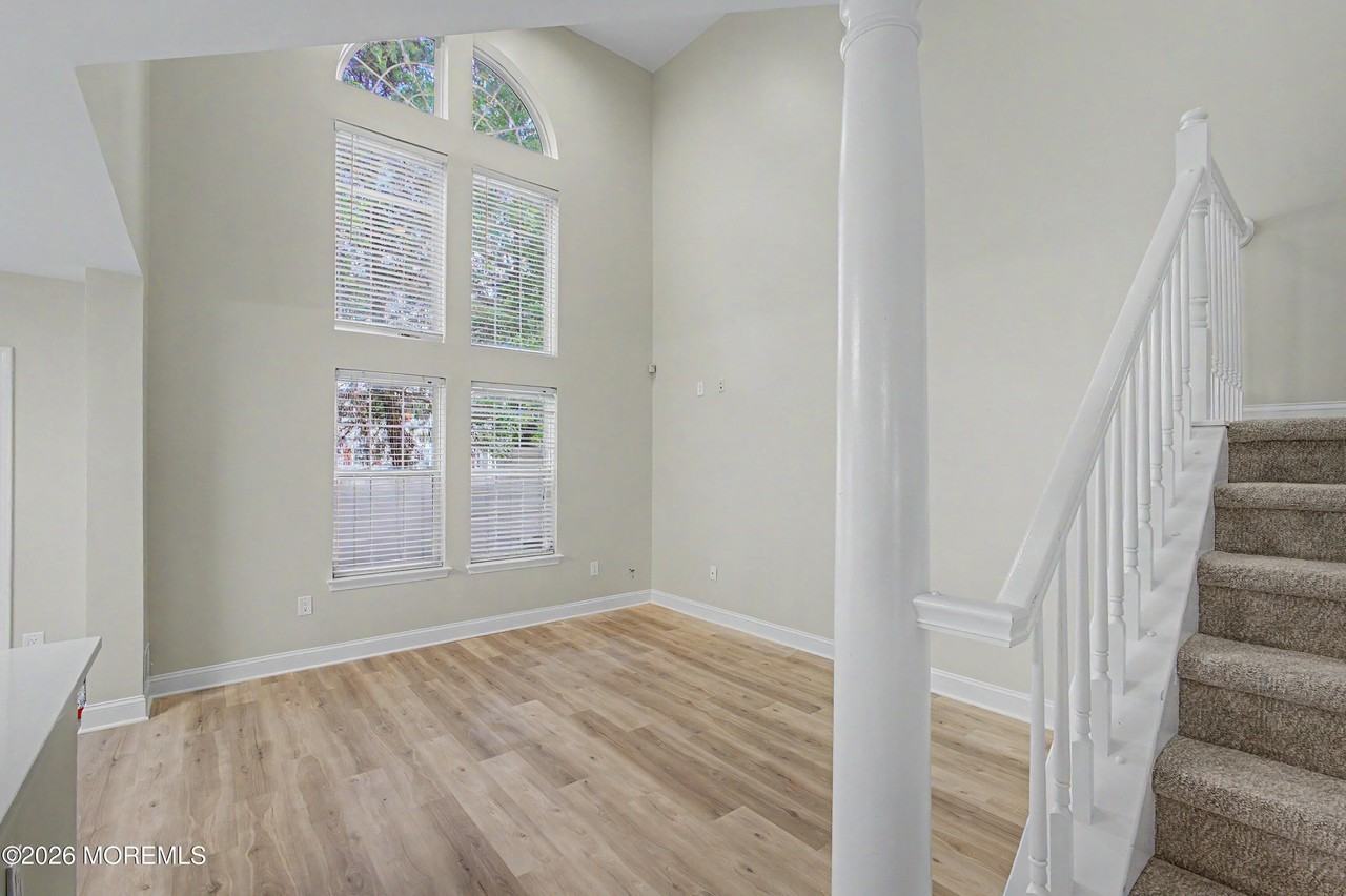 77 Picket Pl - Photo 7 of 29