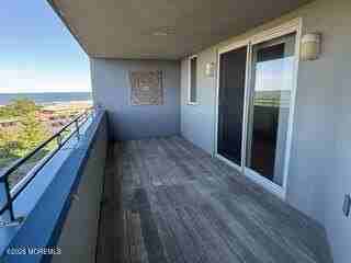 300 Ocean Ave N #D5 - Photo 4 of 50
