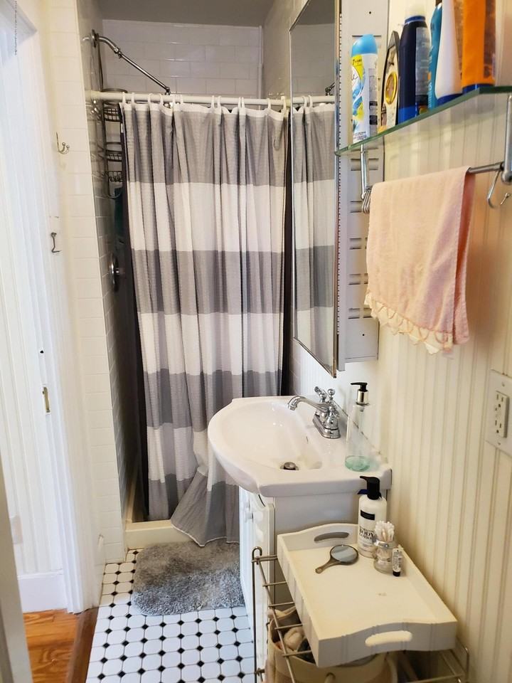 6 Webb Ave #6 - Photo 7 of 8