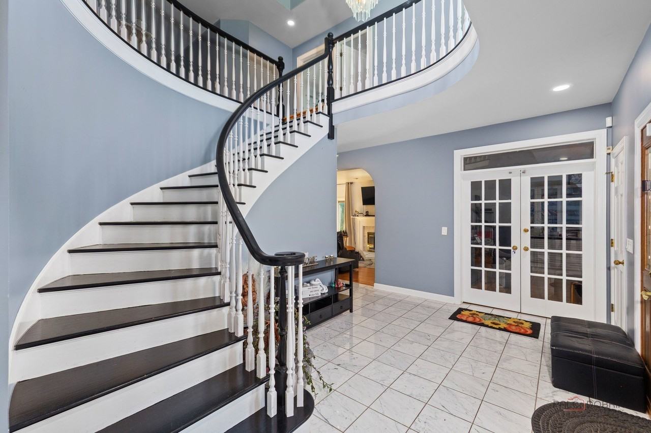 14 Pentwater Dr - Photo 3 of 50