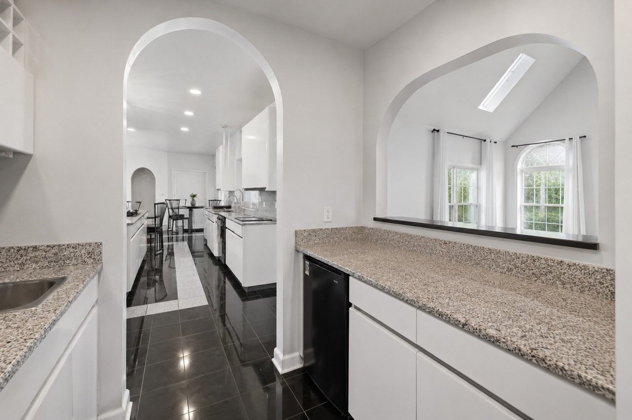 14 Pentwater Dr - Photo 6 of 50