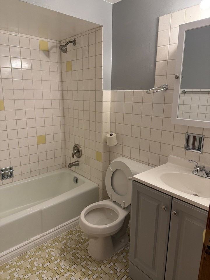 5743 S Kenton Ave #1S - Photo 6 of 9