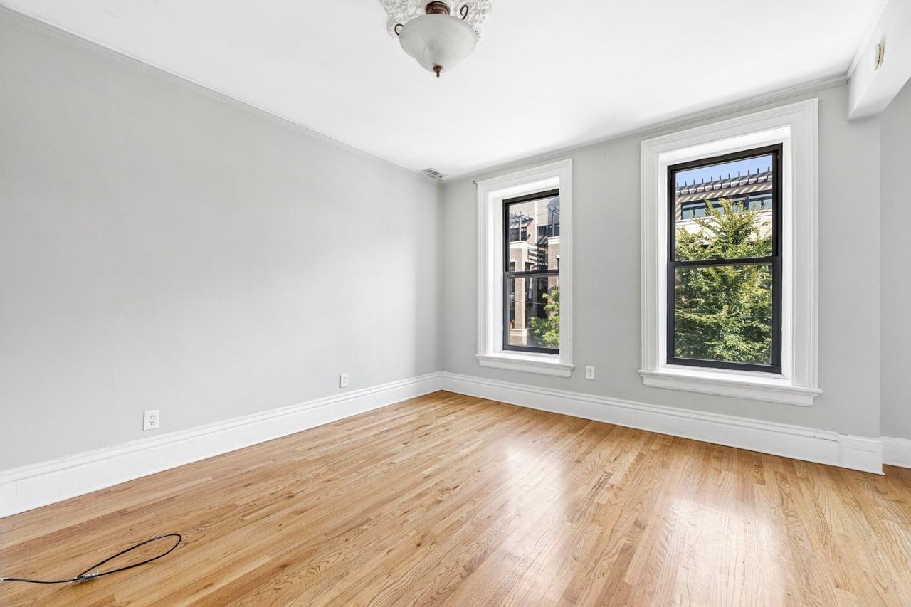 1363 W Walton St #2F - Photo 2 of 20
