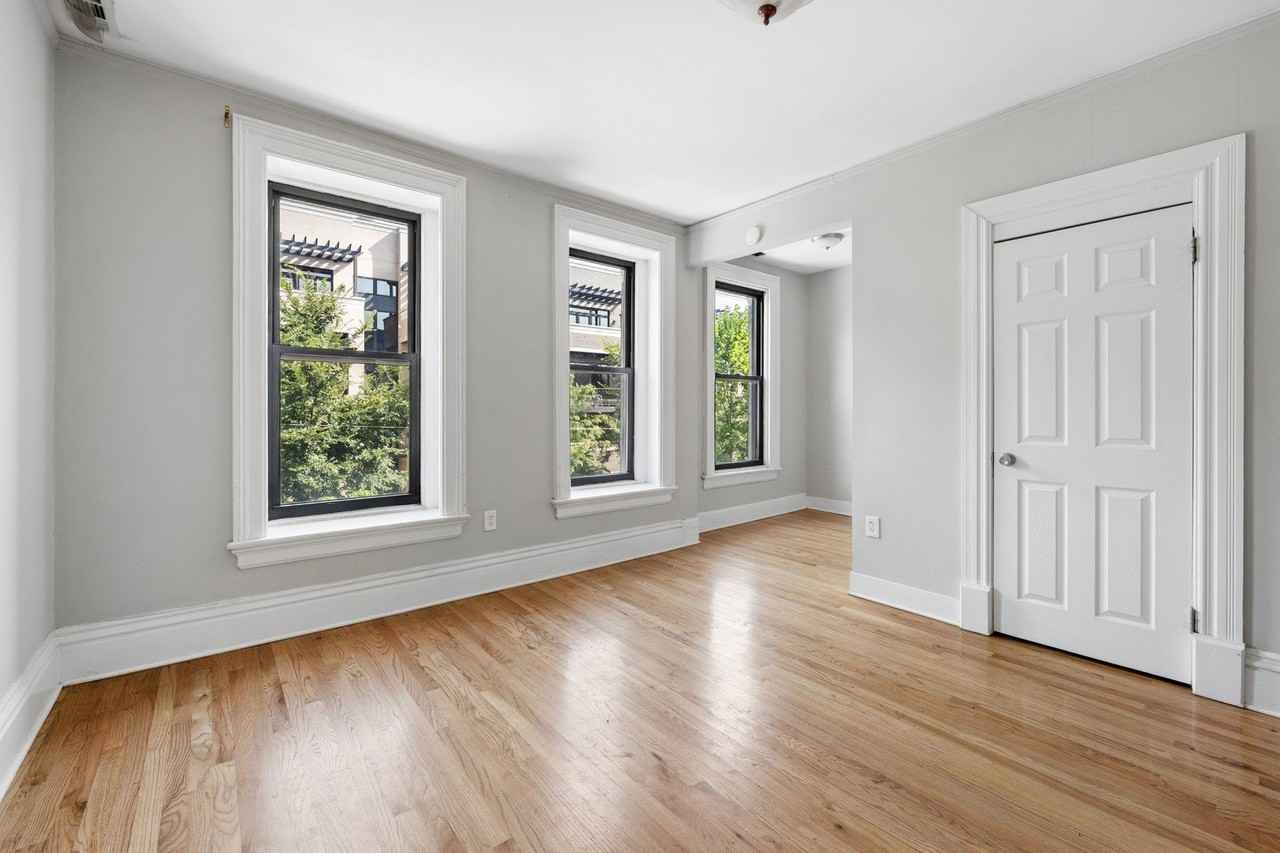 1363 W Walton St #2F - Photo 3 of 20
