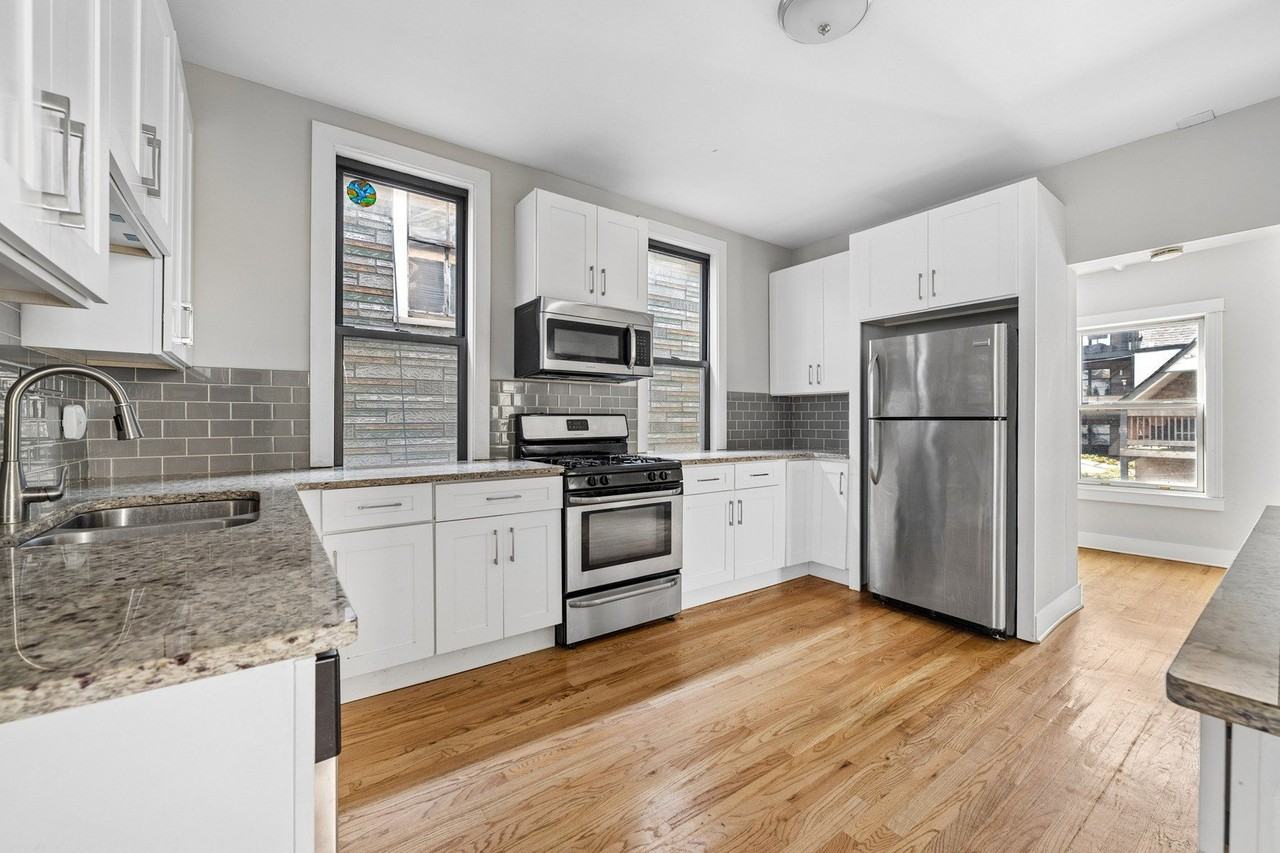 1363 W Walton St #2F - Photo 5 of 20