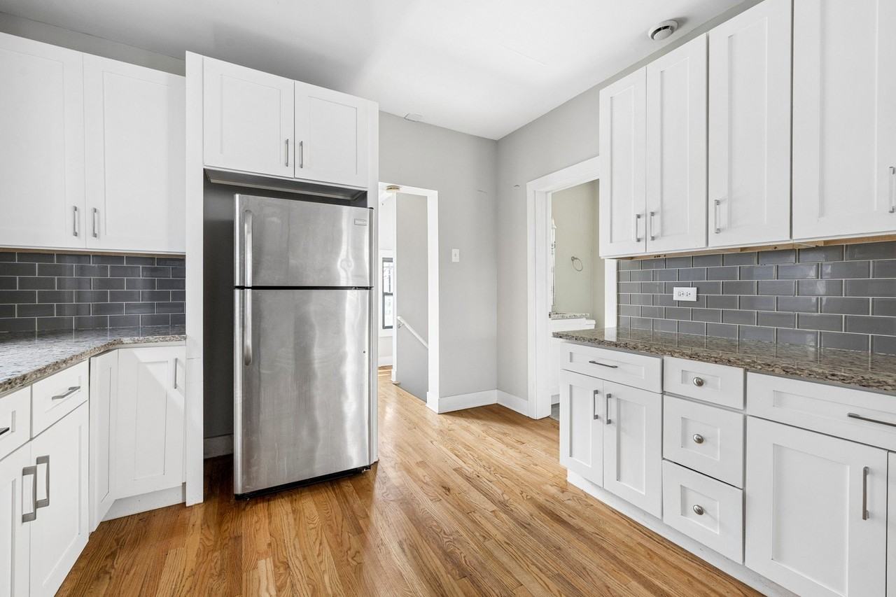 1363 W Walton St #2F - Photo 6 of 20