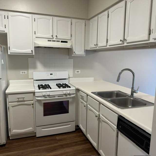 545 Woodcrest Dr #545 - Photo 4 of 17