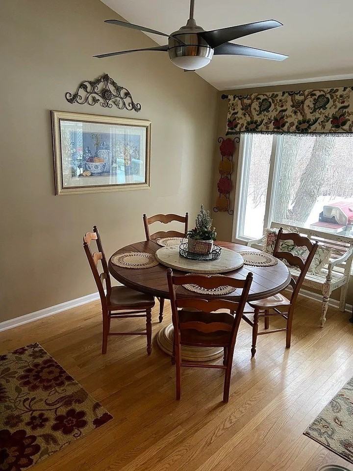 1073 W Elm St - Photo 6 of 18