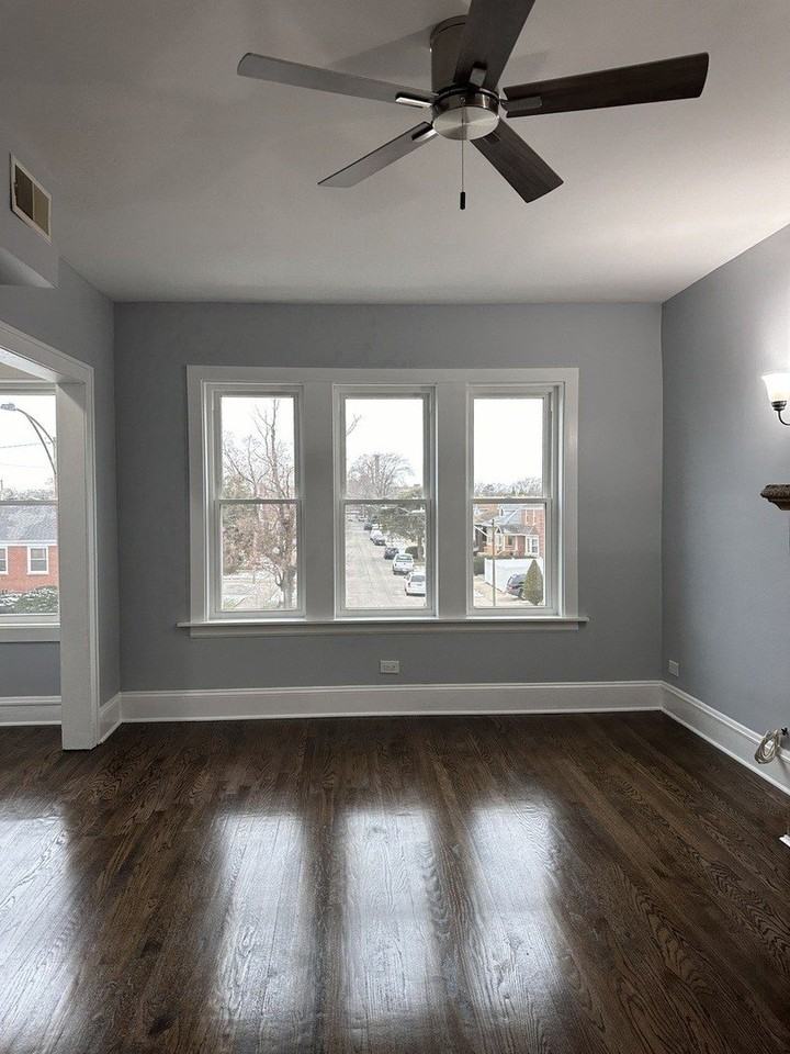 3029 N Austin Ave #2F - Photo 2 of 10