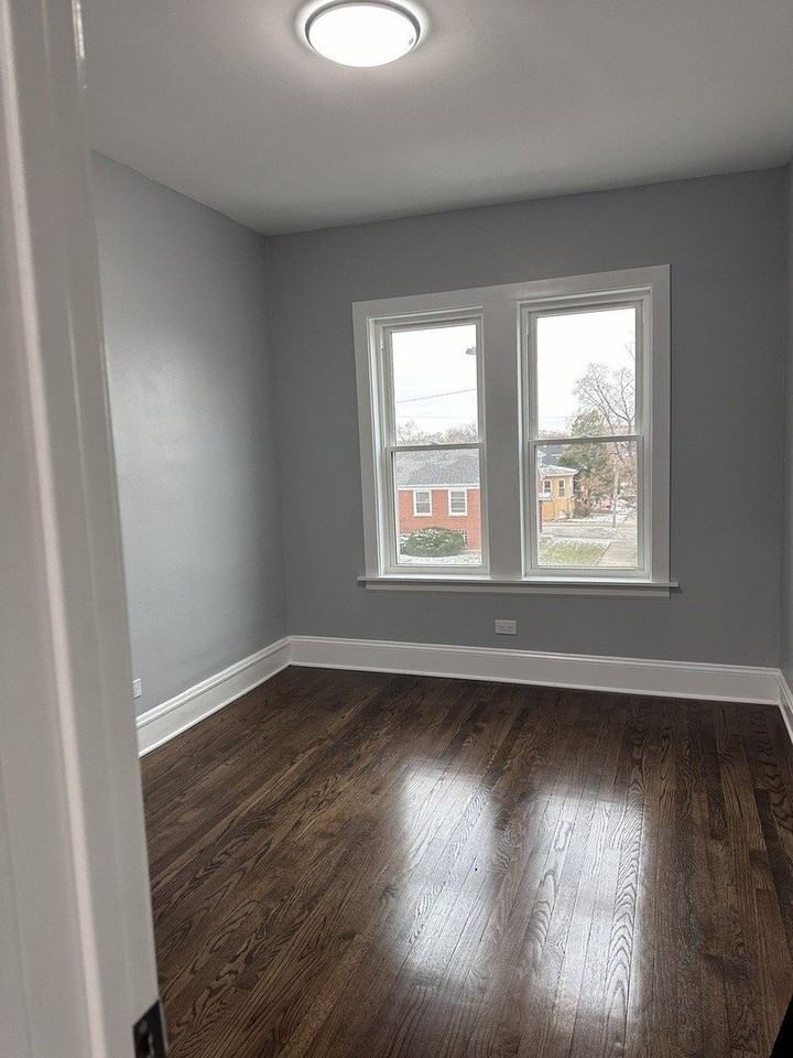 3029 N Austin Ave #2F - Photo 5 of 10