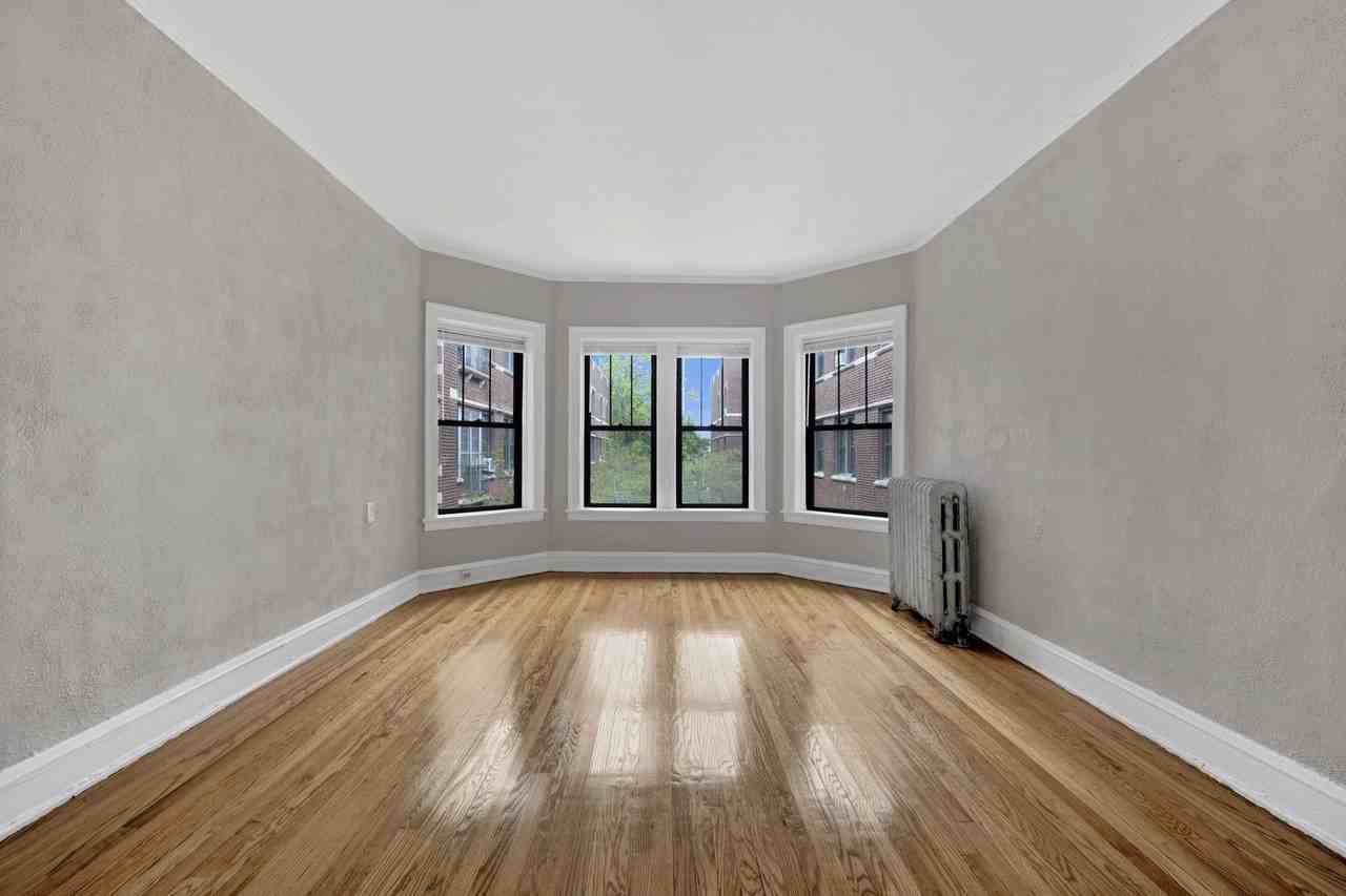 1235 W Greenleaf Ave #2N - Photo 2 of 23
