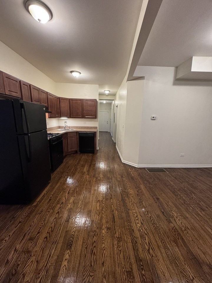 1251 N Springfield Ave #1 - Photo 3 of 10