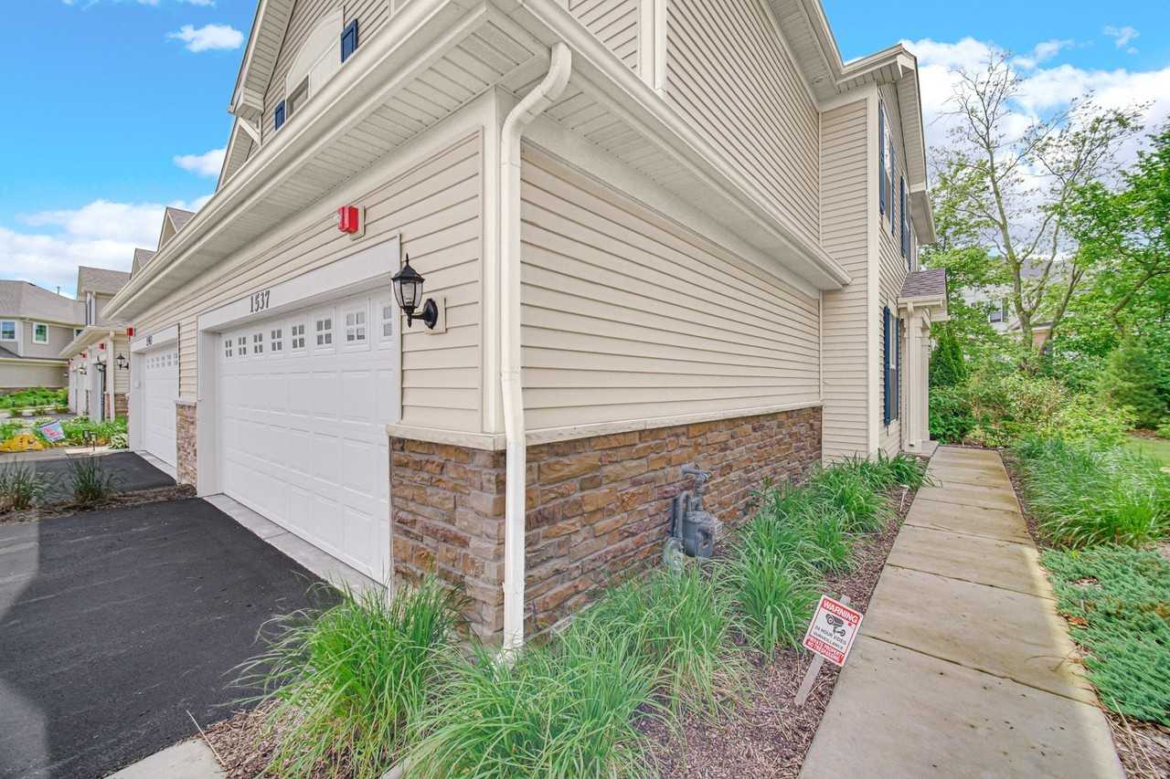 1537 Kraft Ave - Photo 4 of 24