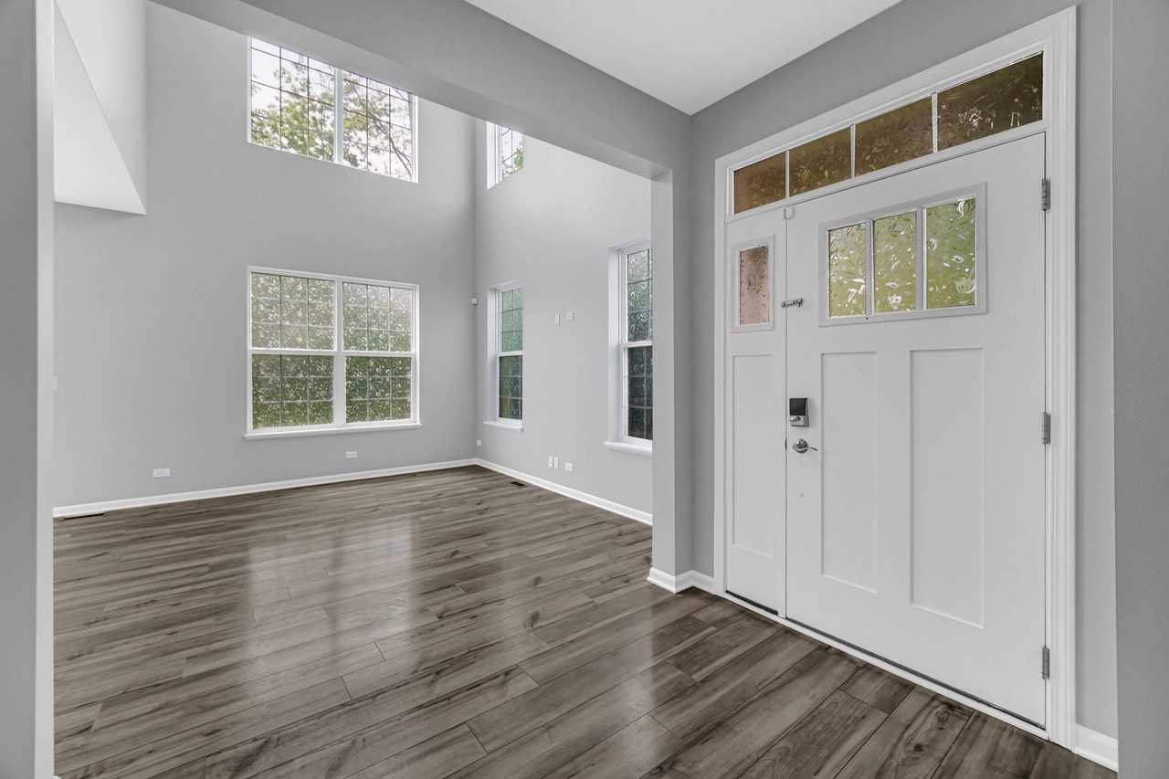 1537 Kraft Ave - Photo 5 of 24