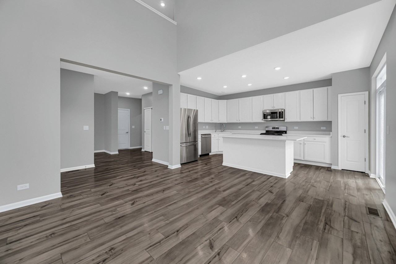 1537 Kraft Ave - Photo 6 of 24