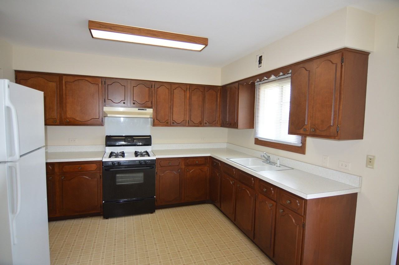 370 Eastern Ave #370 - Photo 3 of 14