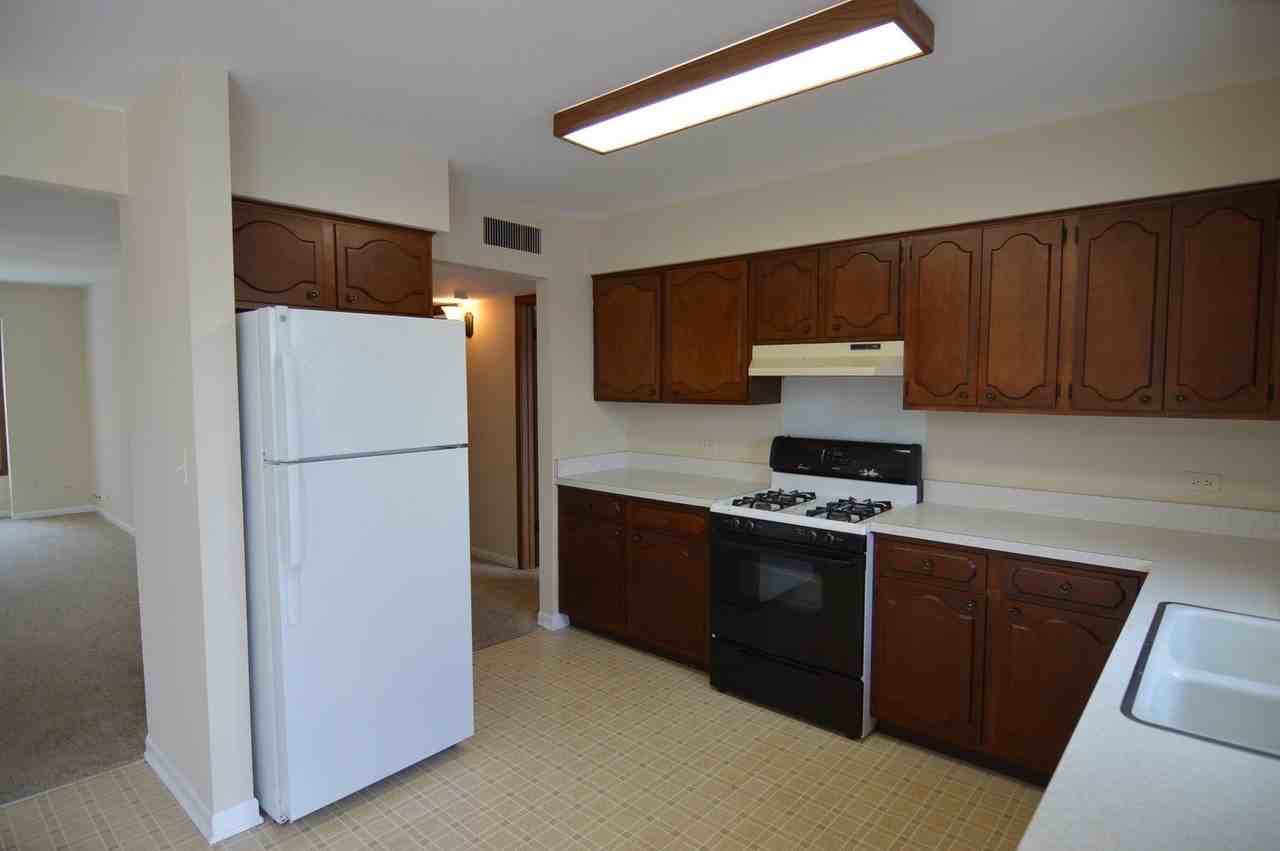 370 Eastern Ave #370 - Photo 4 of 14