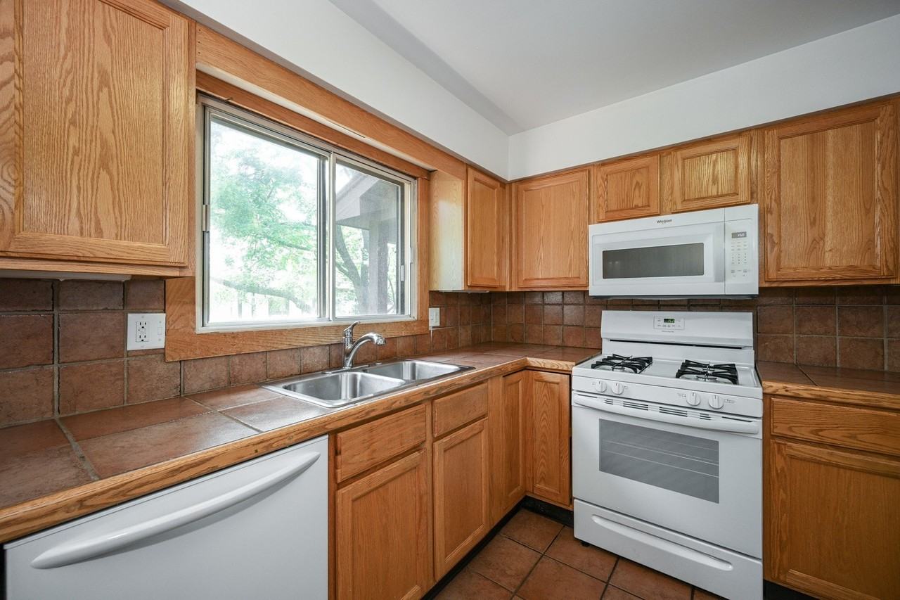 880 Johnstown Ln #B - Photo 5 of 22