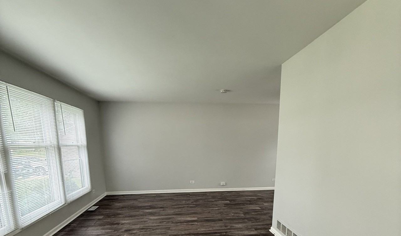 2116 Briar Hill Dr - Photo 3 of 13
