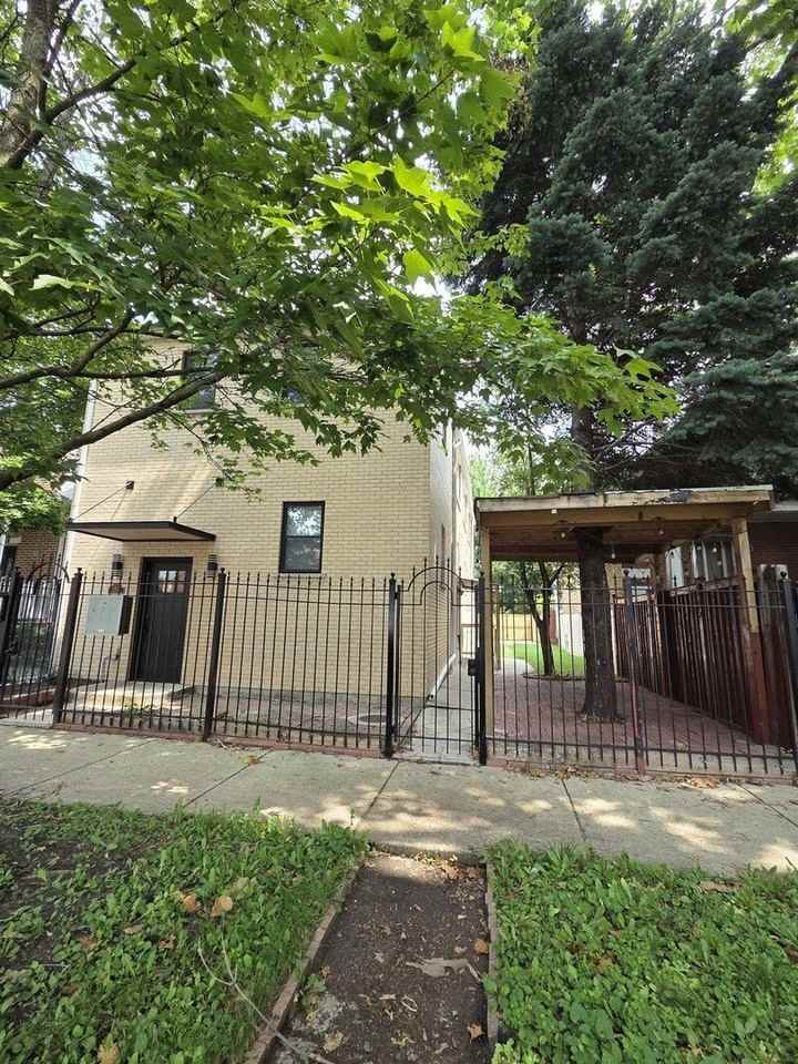 1427 N Lawndale Ave #G - Photo 2 of 10