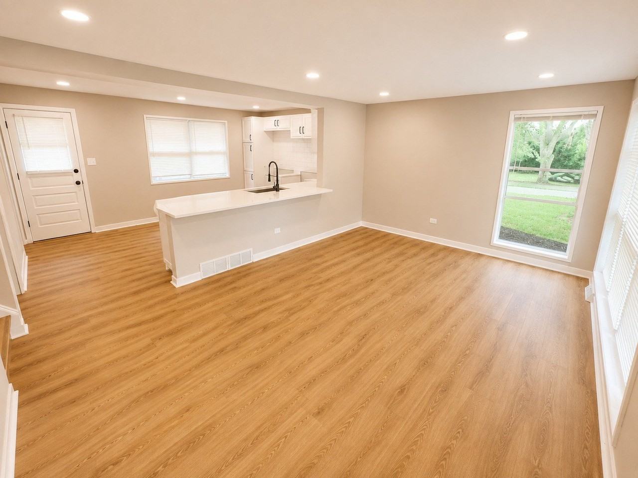 14603 Avalon Ave - Photo 4 of 16