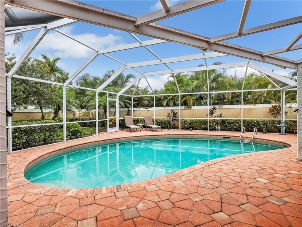 1256 Naples Lake Dr - Photo 7 of 39